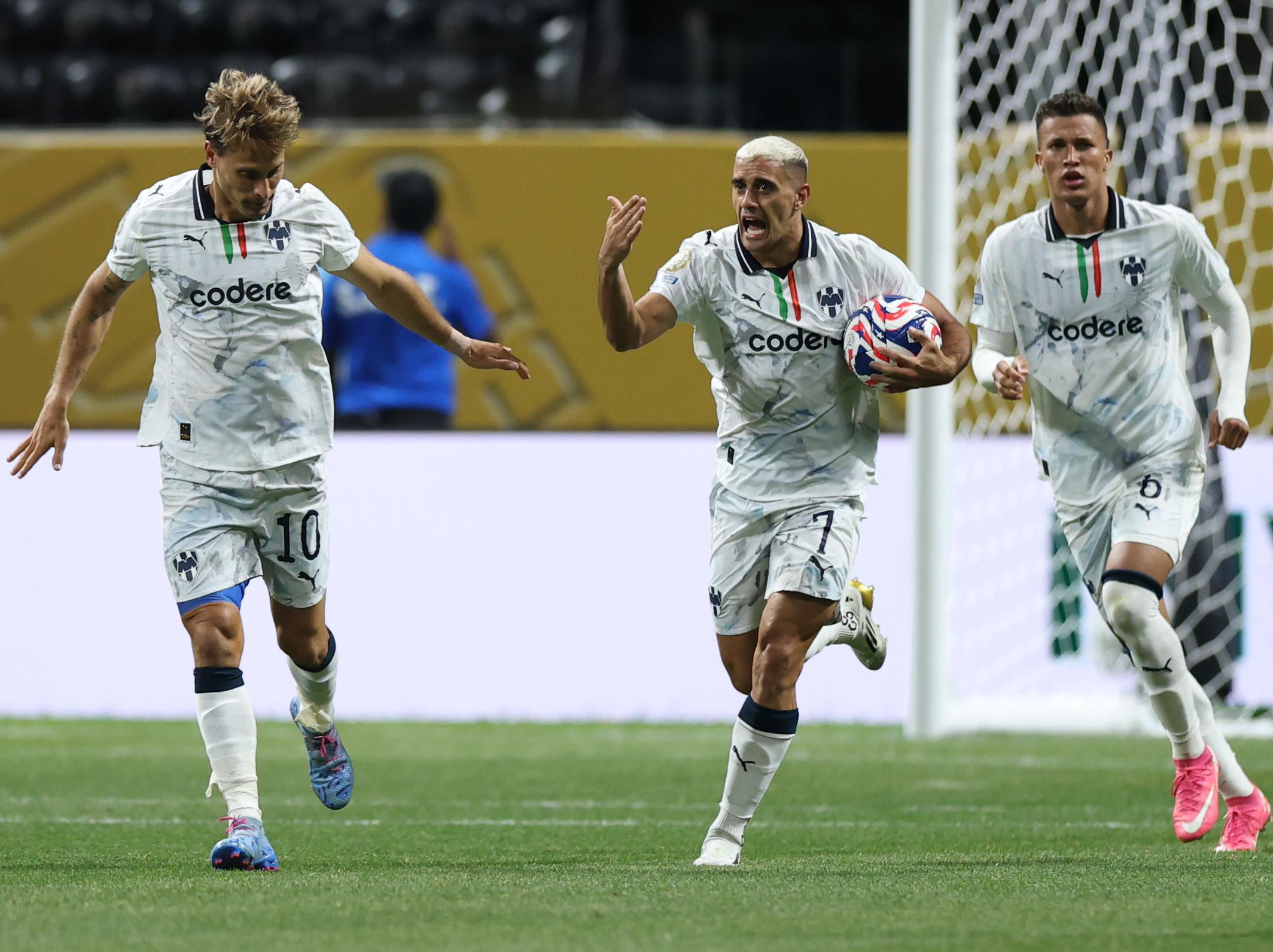 多特蒙德前锋独中两元，助球队击败对手的简单介绍